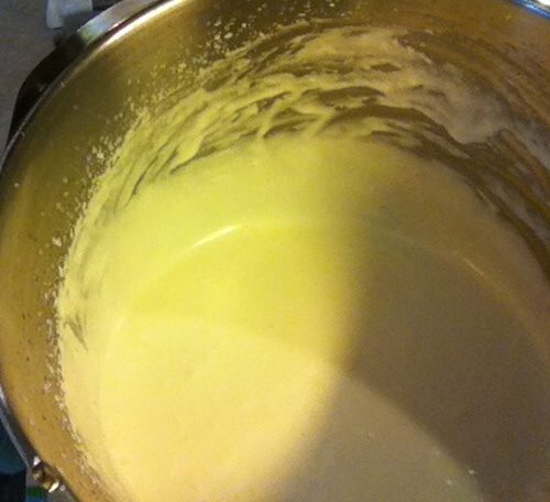 Шоколадный торт с манго и сливочным муссом