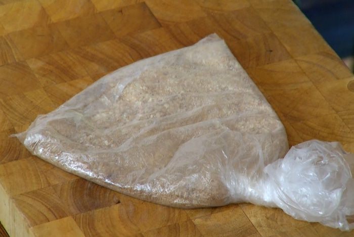 Творожник с белым шоколадом и малиной