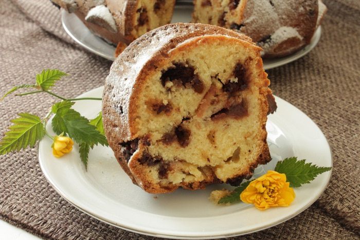 Кекс с молочным шоколадом и фруктами