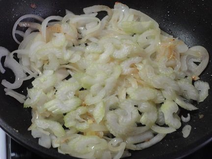 Картофель с мясом и капустой