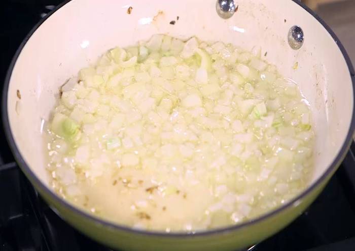 Кускус с баклажаном, цукини и перцем чили 