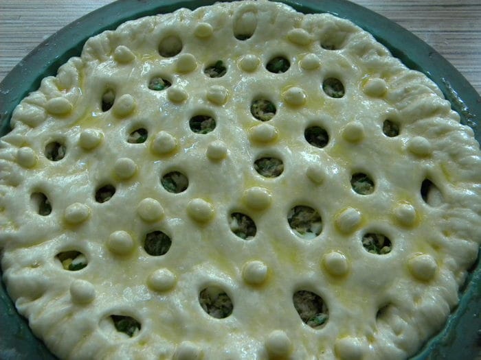 Пирог с рыбкой и яйцом