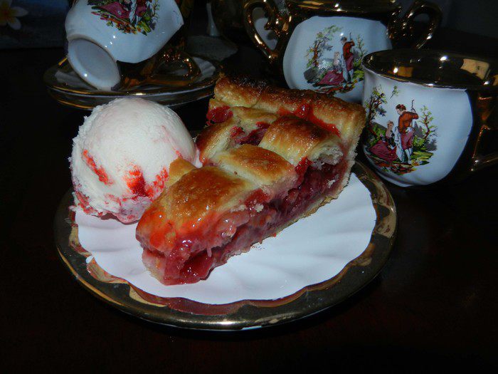 Клубнично-ревеневый пирог (Strawberry Rhubarb Pie)