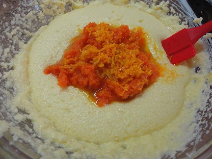 Морковно-апельсиновый кекс с клюквой