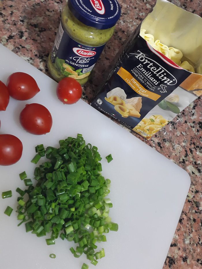 Тортеллини с соусом песто