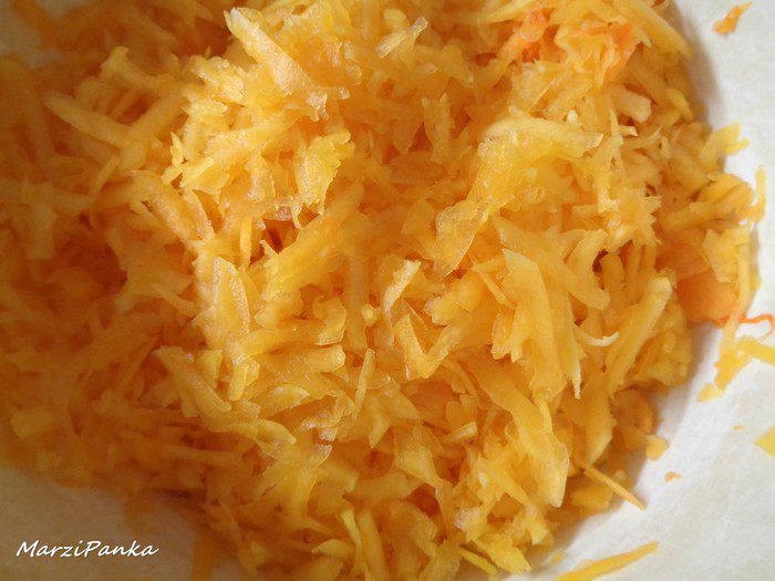 Тыквенные маффины с орехами и клюквой