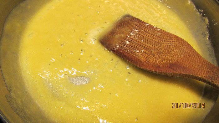 Гратен из белой рыбы и лука-порея