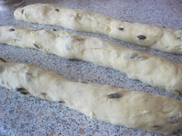 Сдобная булка с изюмом
