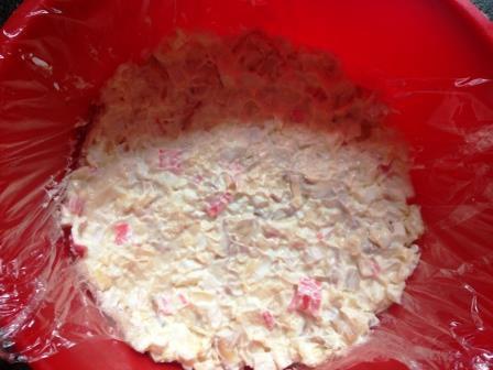 Торт-салат из крекеров и крабовых палочек