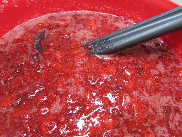Свежая клубника с сахаром (заготовка на зиму)