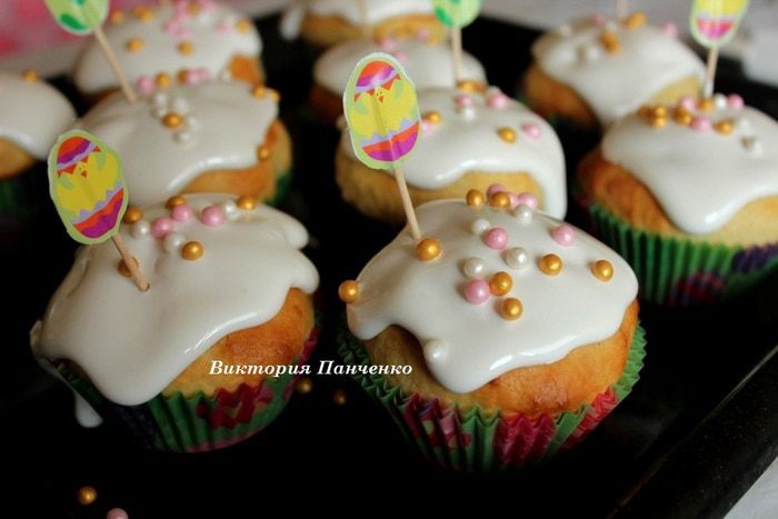 Куличи с апельсиновой цедрой и вяленой клюквой