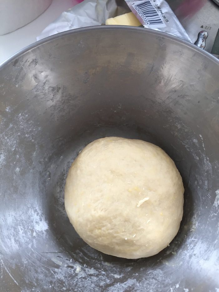 Яблочно-сливовый штрудель с ванильным соусом