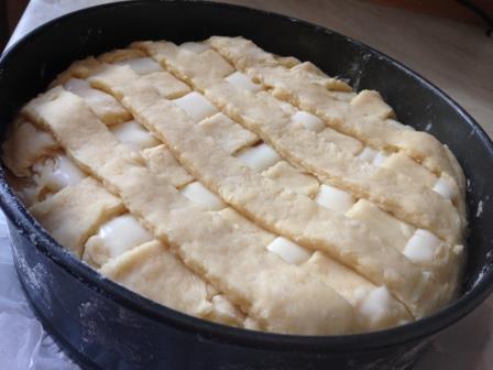 Песочный пирог с яблоками и заварным кремом