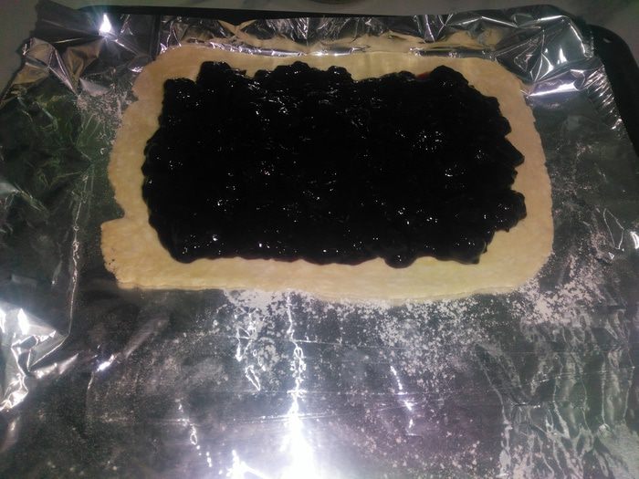 Вишневая слойка
