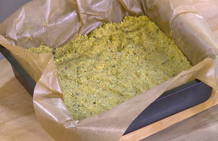 Морковные галеты с миндалем и семечками 