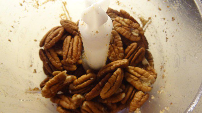 Конфеты ручной работы на меду с орехом пекан