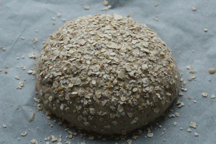 Ржаной хлеб на пиве с медом и овсяными хлопьями