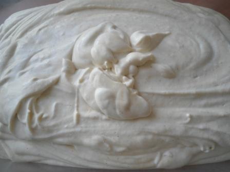 Тыквенное мороженое с корицей и шоколадным соусом