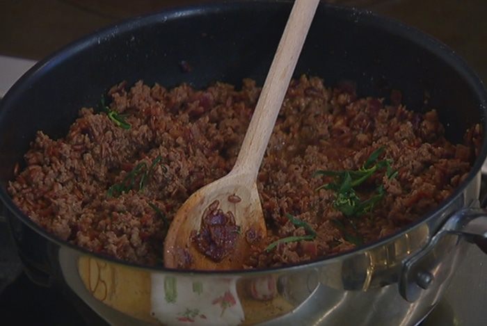 Перец, фаршированный мясом и красным рисом