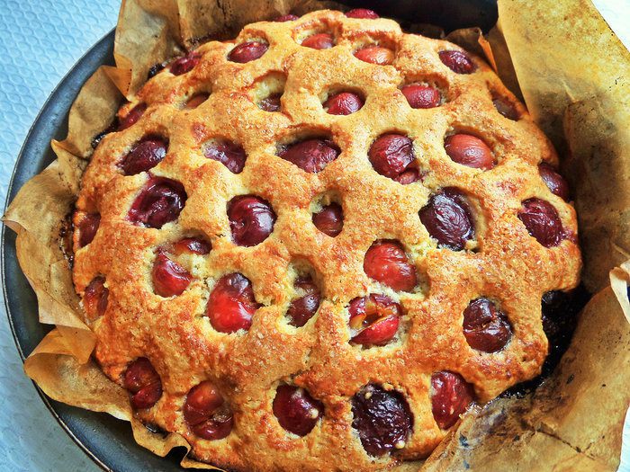 Пирог «Черешня в ореховом тесте»