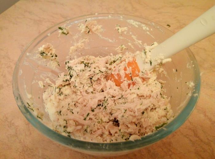 Мини-пирожки из творожного теста с сырно-куриной начинкой