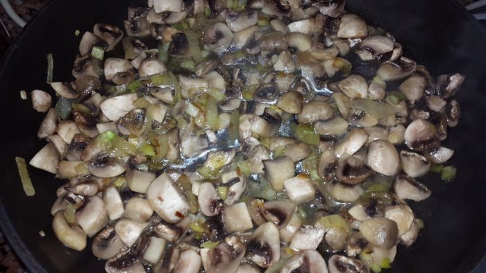 Запеканка из стручковой фасоли с грибами
