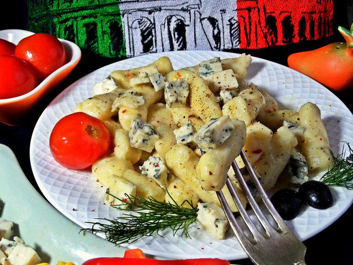 Картофельные гноччи (ньокки) с горгонзолой