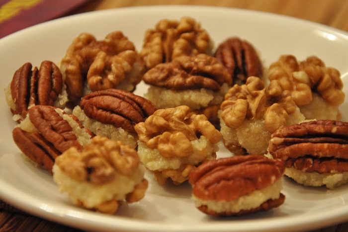 Конфетки с миндально-винной начинкой и кленовым сиропом