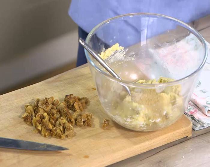 Печенье из цельнозерновой муки с шоколадом и инжиром 