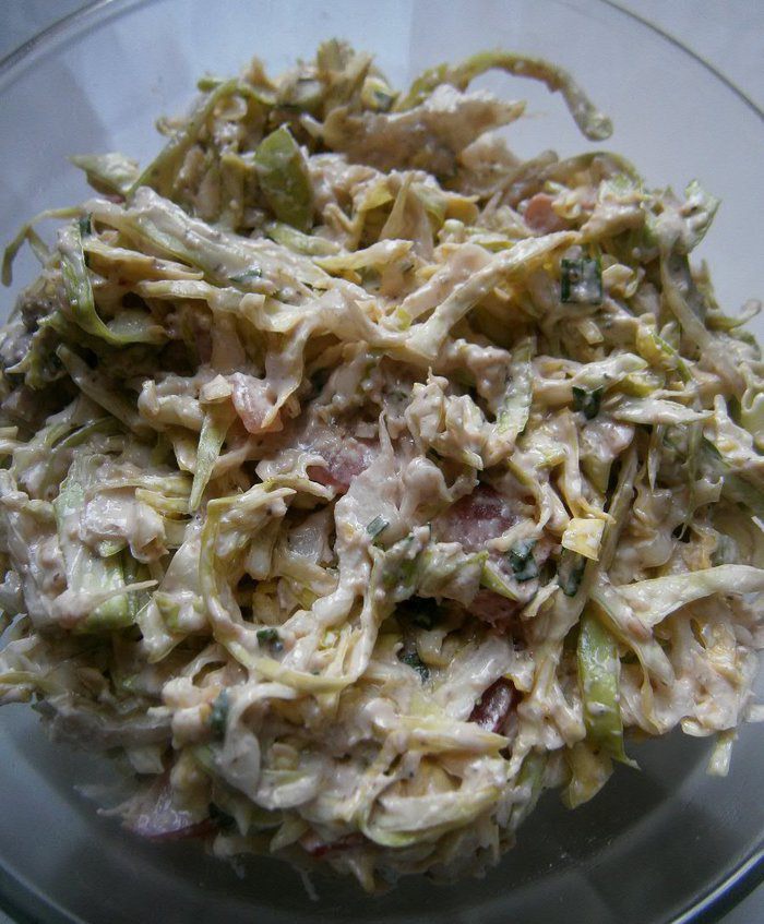 Овощной салат с заправкой из грецких орехов