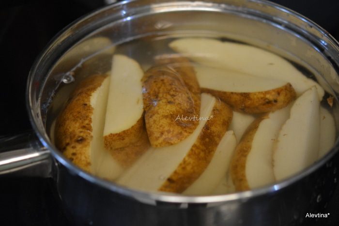 Картофельные дольки в специях