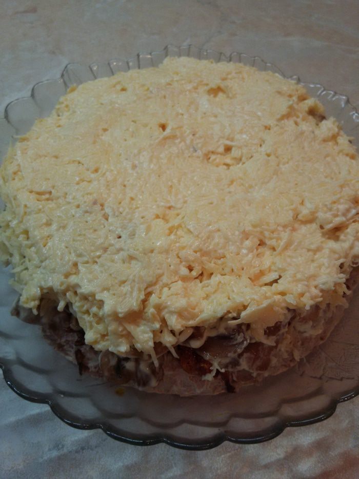 Слоеный салат с печенью