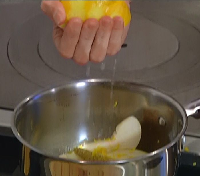 Блины на пиве с грушевым соусом 