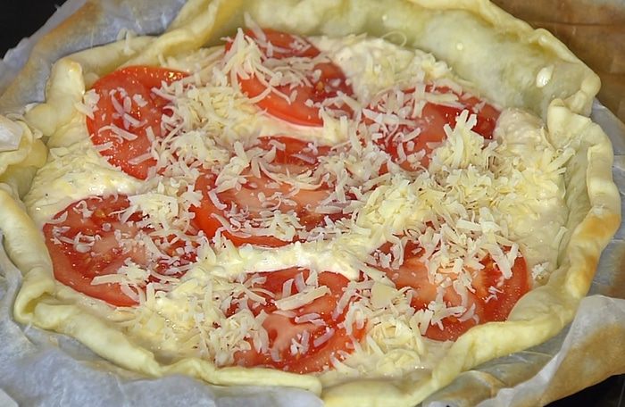Пирог с помидорами и творогом 