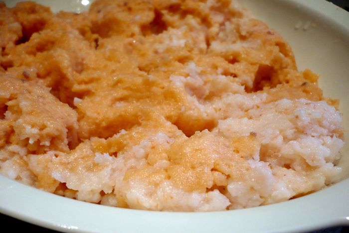 Рыбные колбаски под лимонным соусом