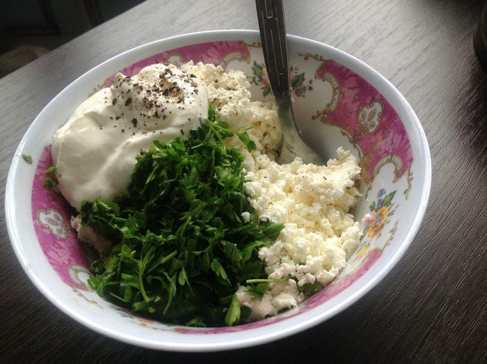 Пирожки с творогом, салями и сыром