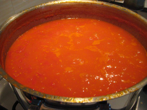 Итальянский томатный соус с базиликом (Salsa al pomodoro fresco al basilico)