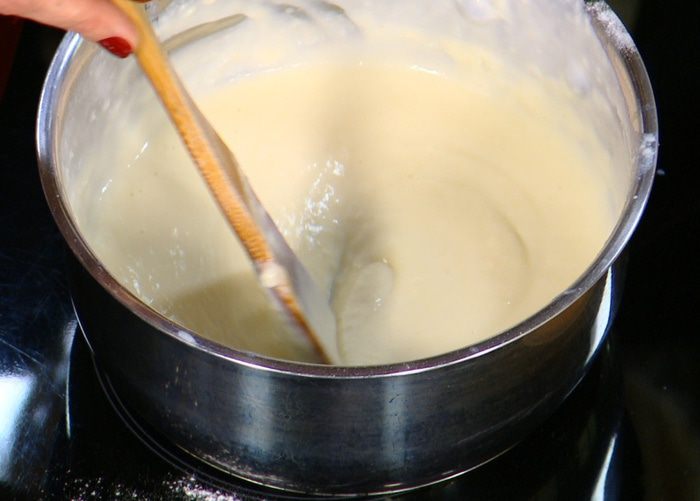 Запеканка из макарон с ветчиной, зеленым горошком и горчицей 