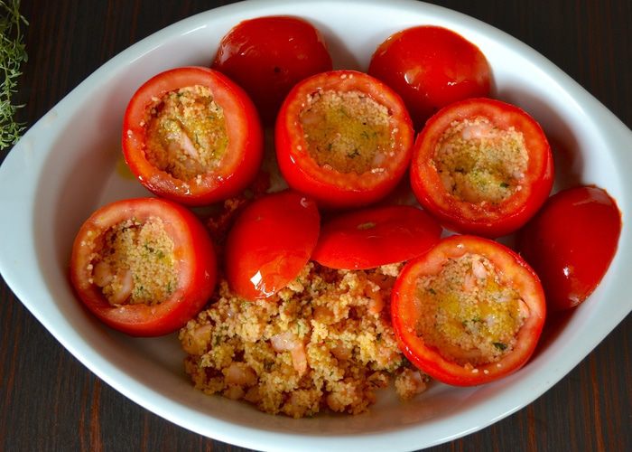 Помидоры, фаршированные кускусом и креветками