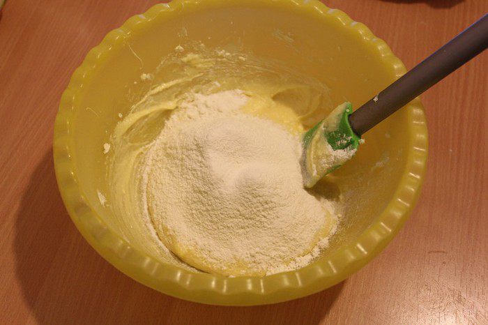 Кекс с грушей и белым шоколадом
