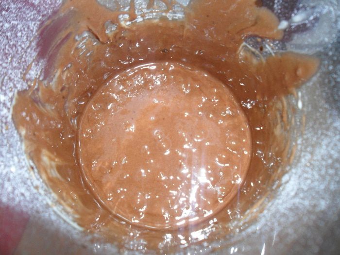 Брауни с вишнями и орехами