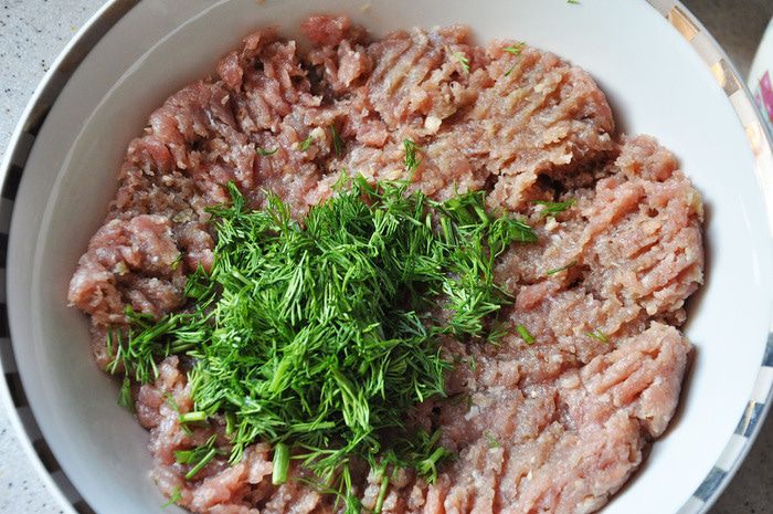 Мясной рулет с яйцом