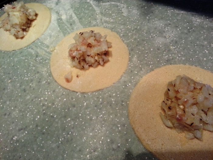 Хинкали из рисовой муки с треской