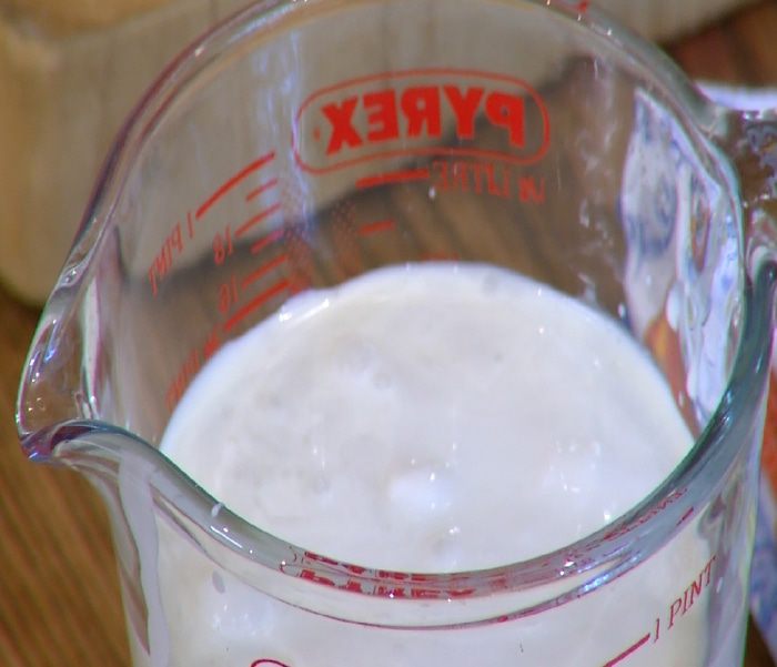 Бисквит со сгущенкой и ягодами