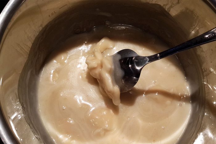 Кокосовые конфеты с печеньем и миндалем