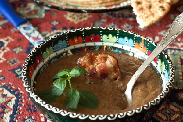 Суп-пюре из фасоли с беконом и черносливом