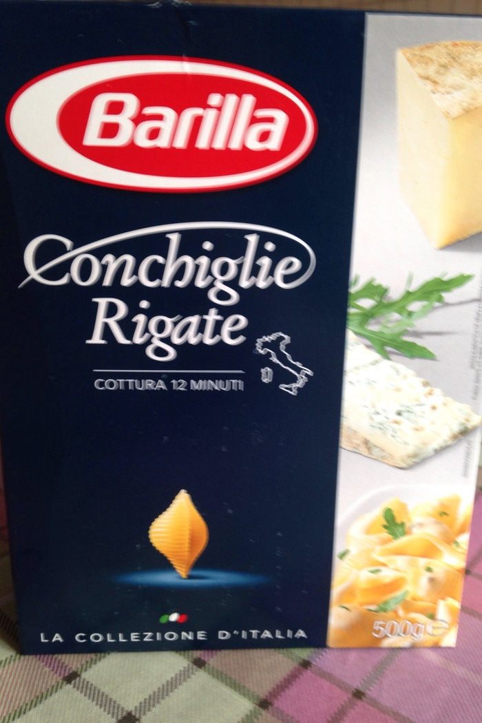 Конкилье, фаршированные печеночным паштетом