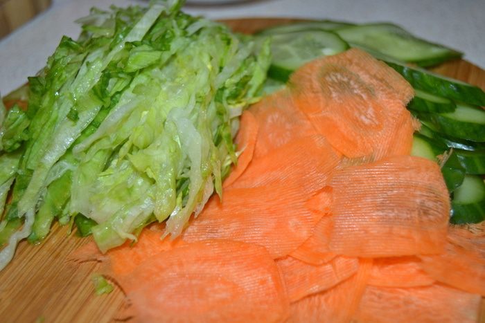 Бургер с индейкой и сочными овощами
