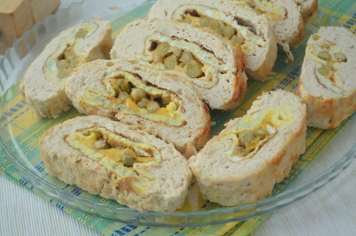 Нежнейший куриный рулет с омлетом