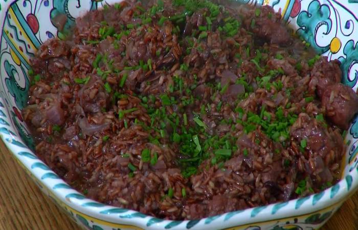 Красный рис с купатами и радиккио